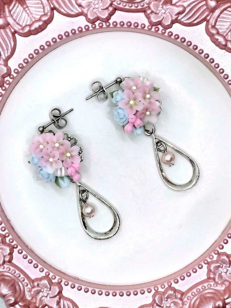 335 ピンクのデルフィニウムブーケピアス(サージカルステンレス)/イヤリング/樹脂ノンホールピアス/クリップ式イヤリング(サージカルステンレス)