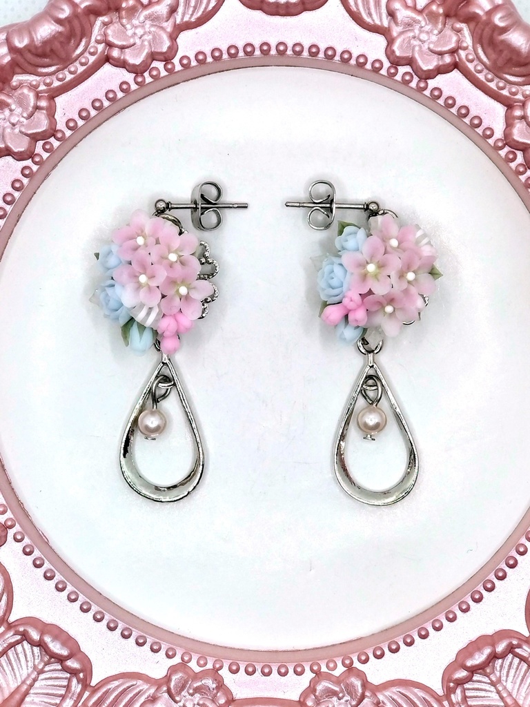 335 ピンクのデルフィニウムブーケピアス(サージカルステンレス)/イヤリング/樹脂ノンホールピアス/クリップ式イヤリング(サージカルステンレス)