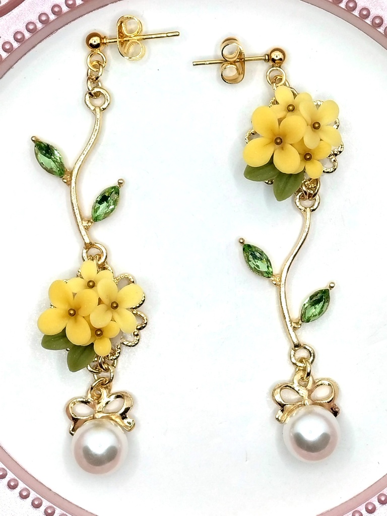 345 金木犀のブーケピアス(サージカルステンレス)/イヤリング/樹脂ノンホールピアス/クリップ式イヤリング(サージカルステンレス)