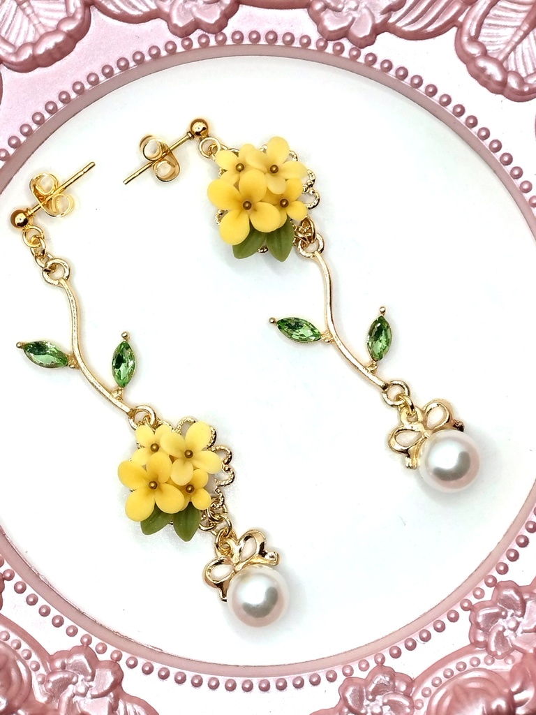 345 金木犀のブーケピアス(サージカルステンレス)/イヤリング/樹脂ノンホールピアス/クリップ式イヤリング(サージカルステンレス)
