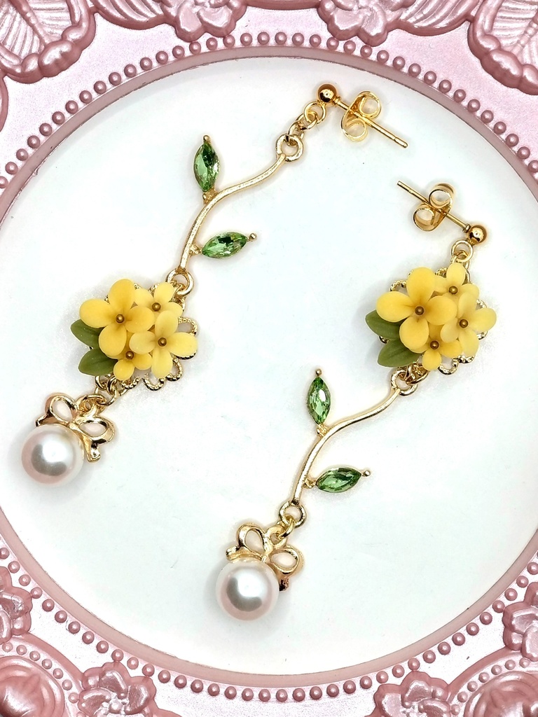 345 金木犀のブーケピアス（サージカルステンレス）/イヤリング/樹脂ノンホールピアス/クリップ式イヤリング（サージカルステンレス）