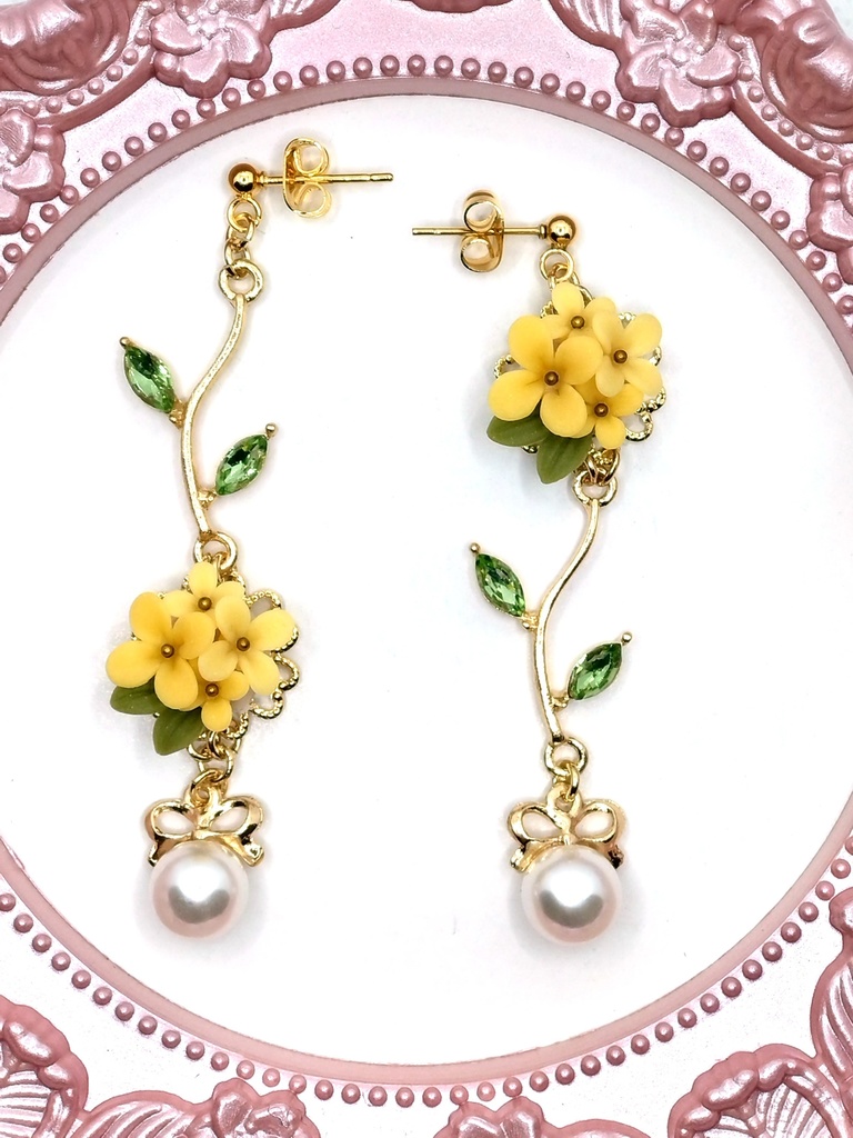 345 金木犀のブーケピアス(サージカルステンレス)/イヤリング/樹脂ノンホールピアス/クリップ式イヤリング(サージカルステンレス)