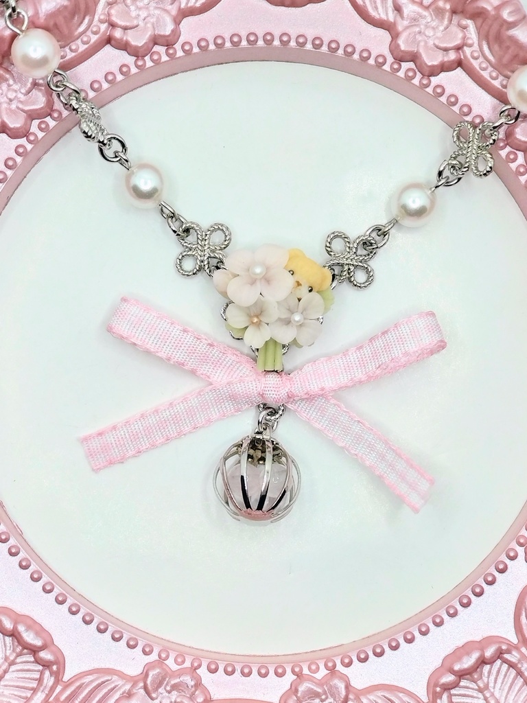 346 ピンクのとお花とちびくまちゃんブーケネックレス(かごチャーム)