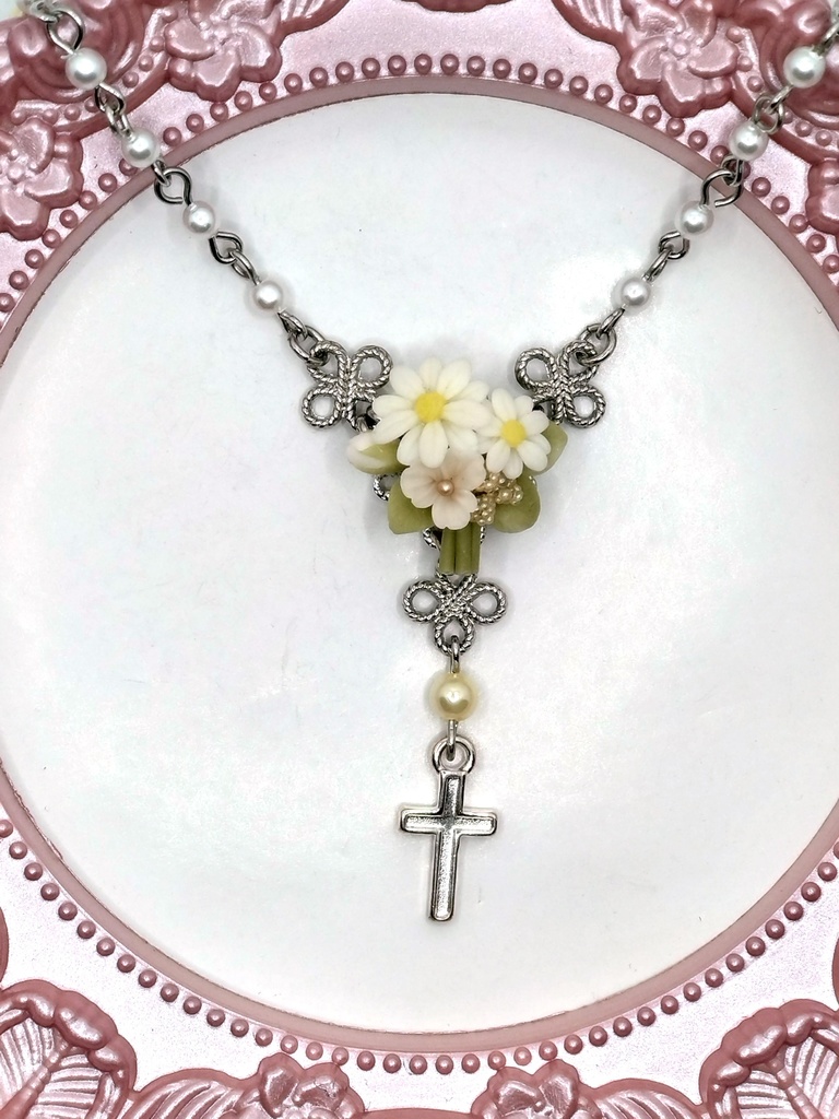 352 マーガレットのブーケミニロザリオネックレス
