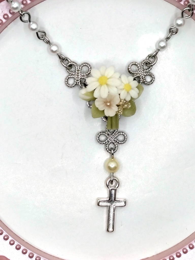 352 マーガレットのブーケミニロザリオネックレス