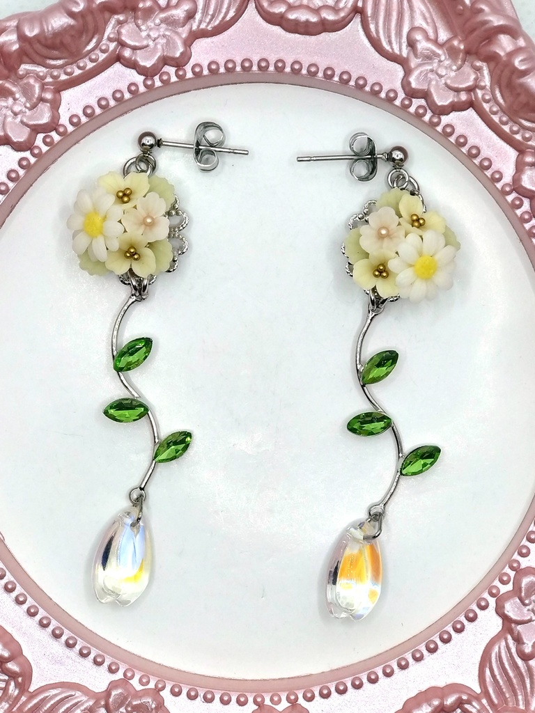 353 マーガレットのブーケピアス(サージカルステンレス)/イヤリング/樹脂ノンホールピアス/クリップ式イヤリング(サージカルステンレス)