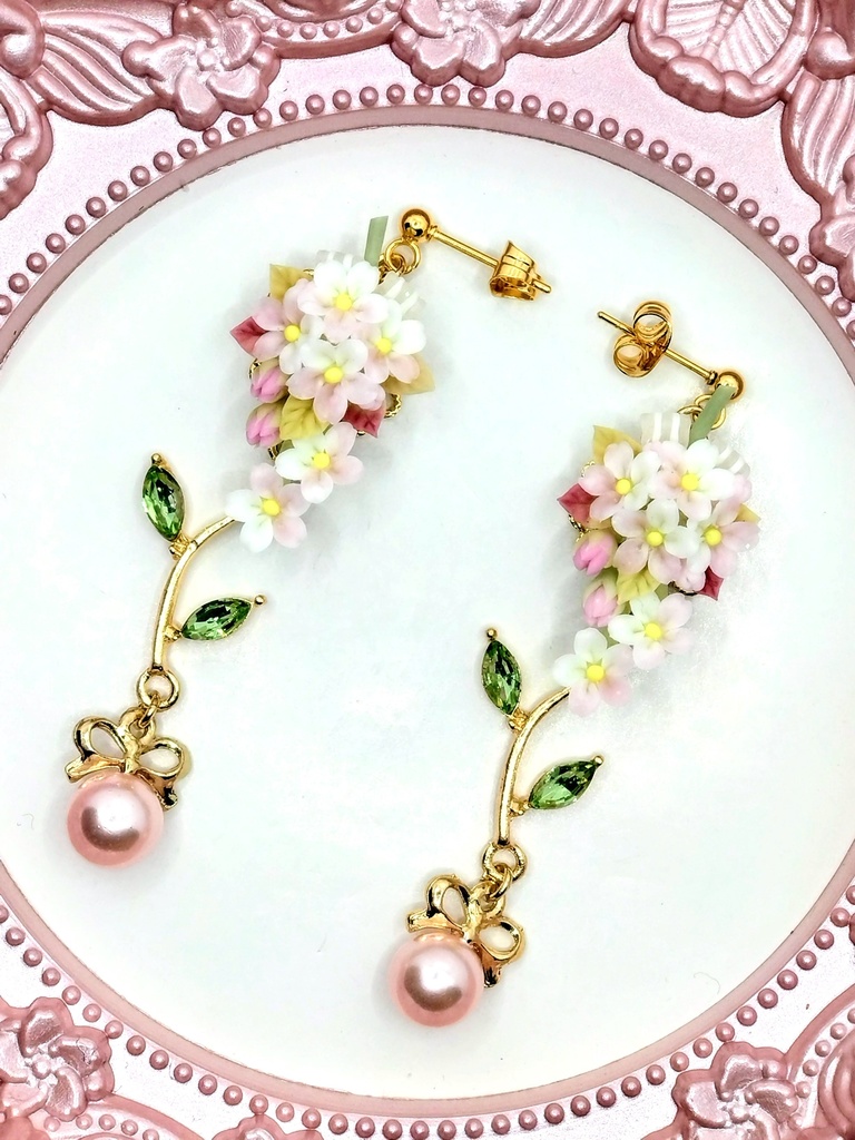 373 桜のキャスケードブーケピアス(サージカルステンレス）/イヤリング/樹脂ノンホールピアス/クリップ式イヤリング（サージカルステンレス）