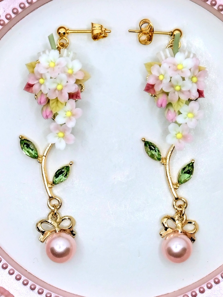 373 桜のキャスケードブーケピアス(サージカルステンレス)/イヤリング/樹脂ノンホールピアス/クリップ式イヤリング(サージカルステンレス)