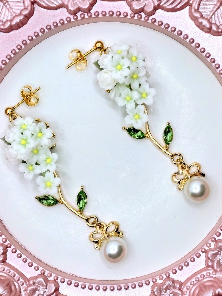 374 白桜のキャスケードブーケピアス(サージカルステンレス)/イヤリング/樹脂ノンホールピアス/クリップ式イヤリング(サージカルステンレス)