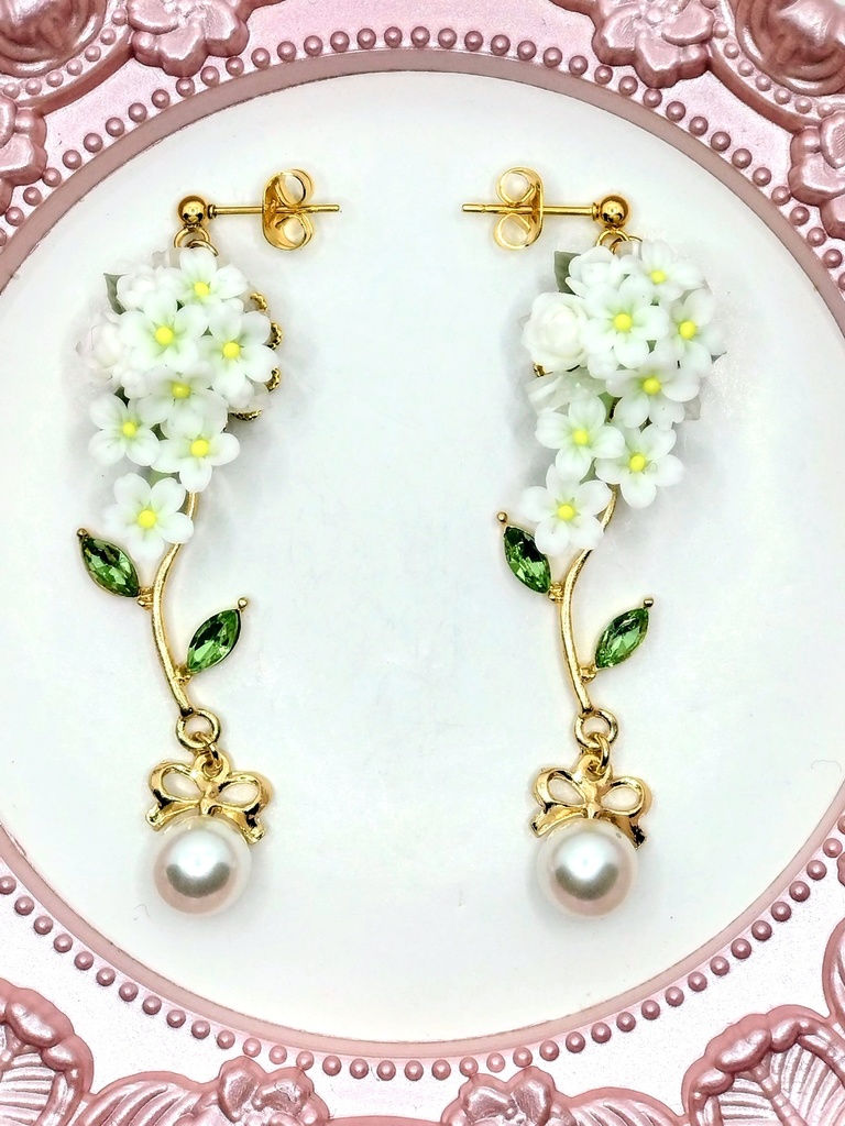 374 白桜のキャスケードブーケピアス(サージカルステンレス)/イヤリング/樹脂ノンホールピアス/クリップ式イヤリング(サージカルステンレス)