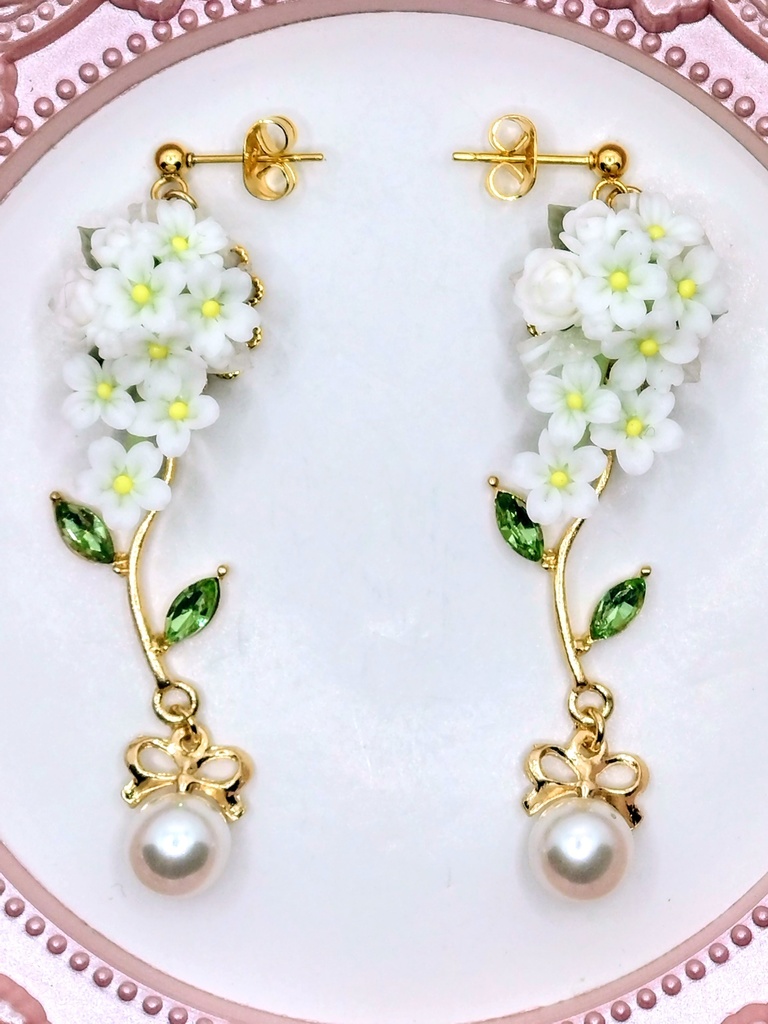 374 白桜のキャスケードブーケピアス(サージカルステンレス)/イヤリング/樹脂ノンホールピアス/クリップ式イヤリング(サージカルステンレス)