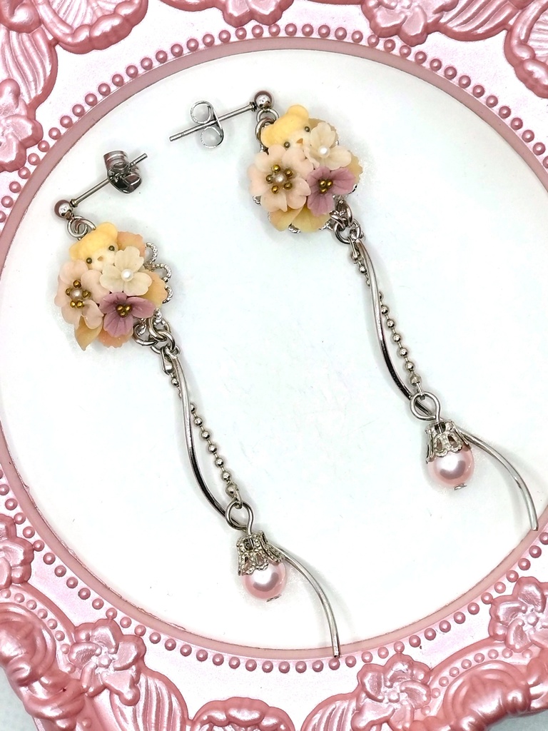 377 桜とちびくまちゃんブーケピアス(サージカルステンレス)/イヤリング/樹脂ノンホールピアス/クリップ式イヤリング(サージカルステンレス)