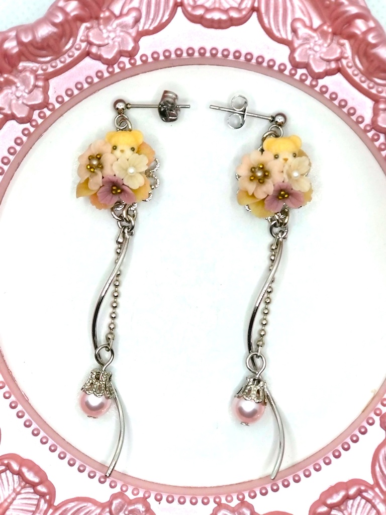 377 桜とちびくまちゃんブーケピアス(サージカルステンレス)/イヤリング/樹脂ノンホールピアス/クリップ式イヤリング(サージカルステンレス)