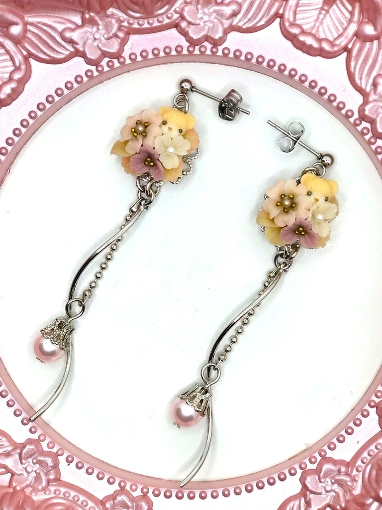 377 桜とちびくまちゃんブーケピアス（サージカルステンレス）/イヤリング/樹脂ノンホールピアス/クリップ式イヤリング（サージカルステンレス）