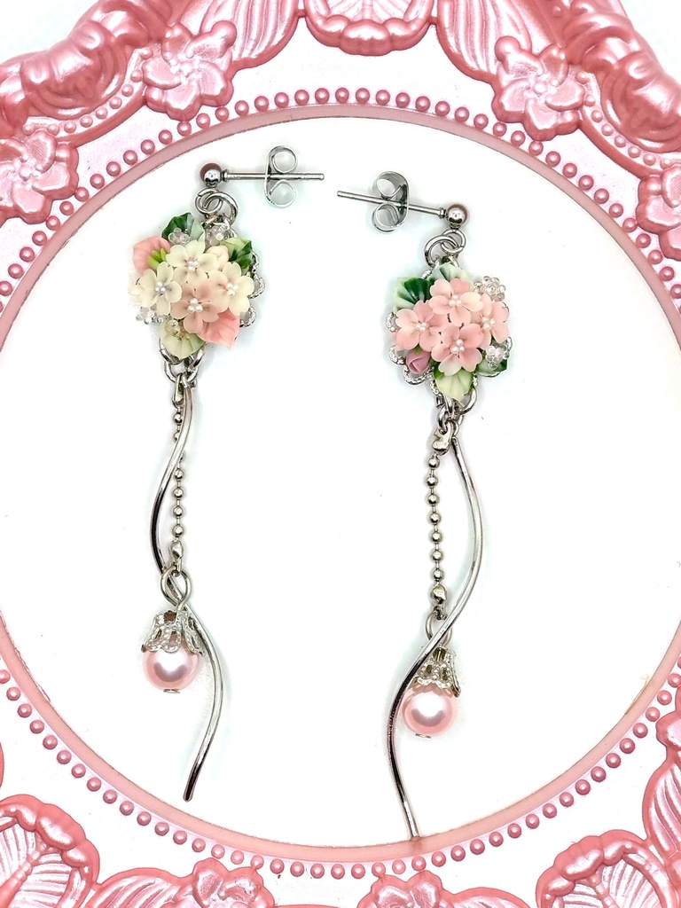 378 桜のブーケピアス(サージカルステンレス)/イヤリング/樹脂ノンホールピアス/クリップ式イヤリング(サージカルステンレス)