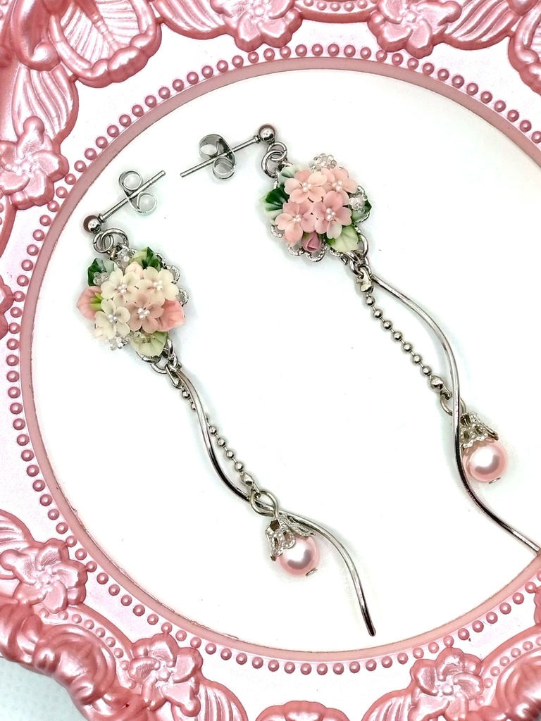 378 桜のブーケピアス(サージカルステンレス)/イヤリング/樹脂ノンホールピアス/クリップ式イヤリング(サージカルステンレス)