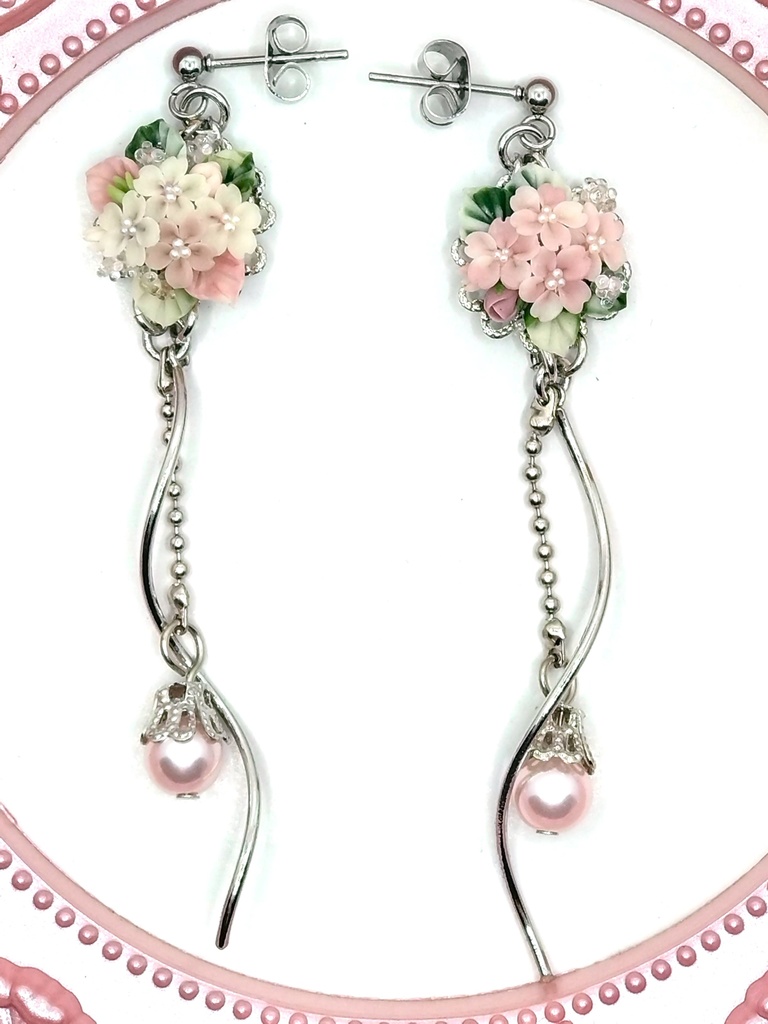 378 桜のブーケピアス(サージカルステンレス)/イヤリング/樹脂ノンホールピアス/クリップ式イヤリング(サージカルステンレス)