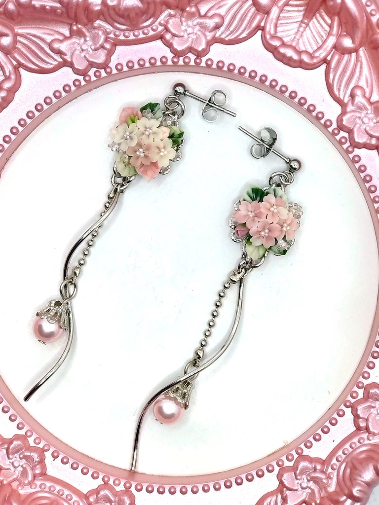 378 桜のブーケピアス（サージカルステンレス）/イヤリング/樹脂ノンホールピアス/クリップ式イヤリング（サージカルステンレス）