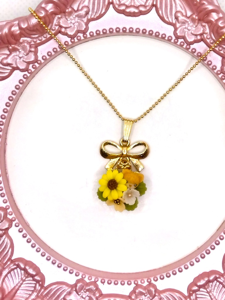 382 ひまわりとちびくまちゃんブーケのネックレス