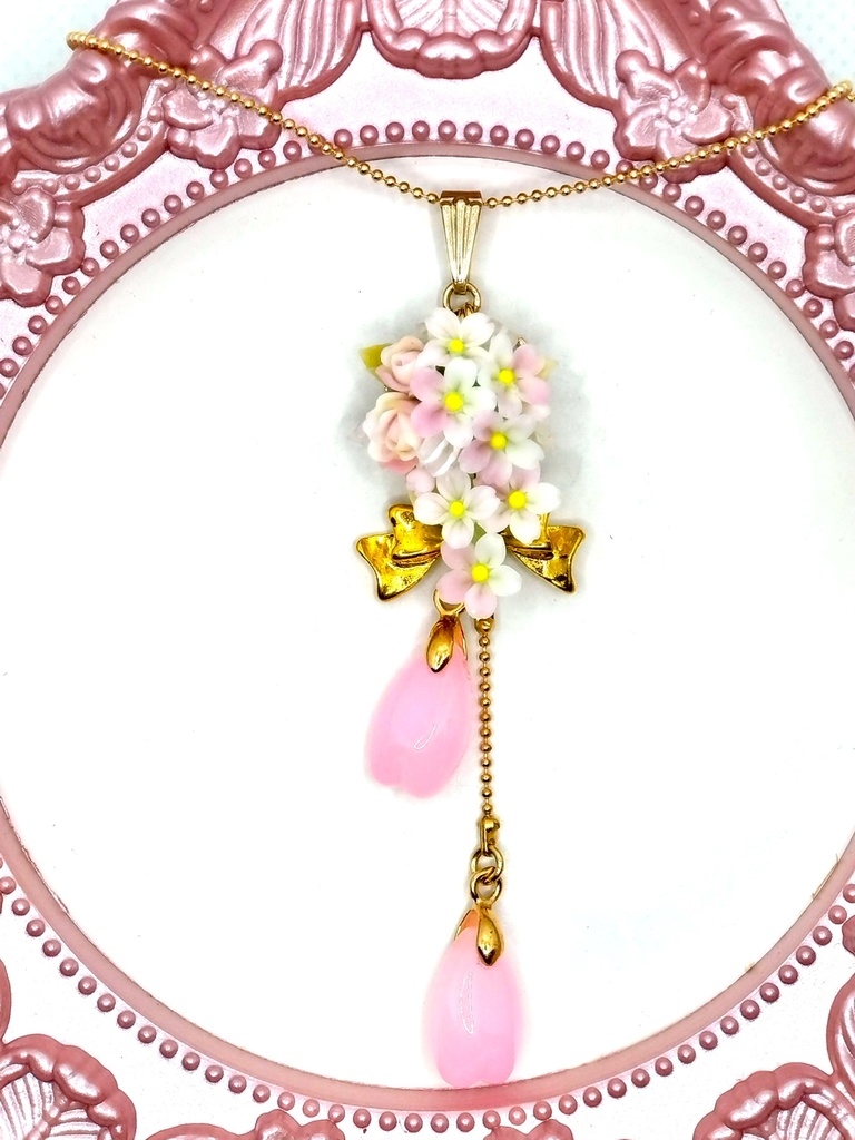 383 桜とバラのキャスケードブーケのネックレス