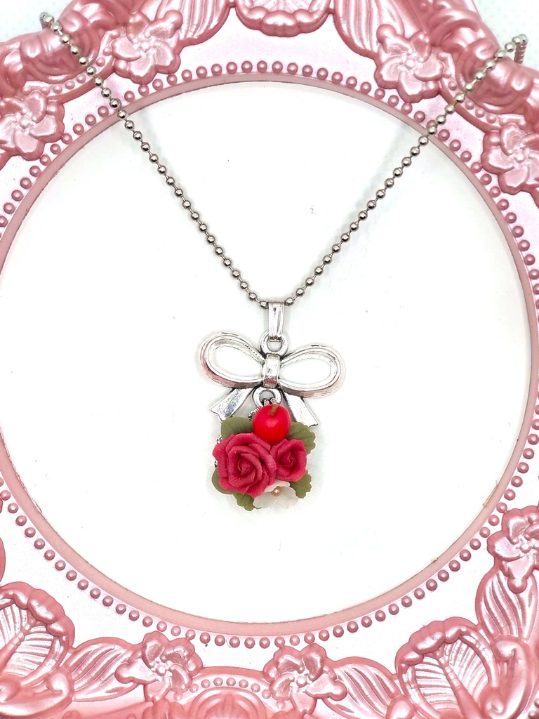 386 バラとりんごのブーケネックレス