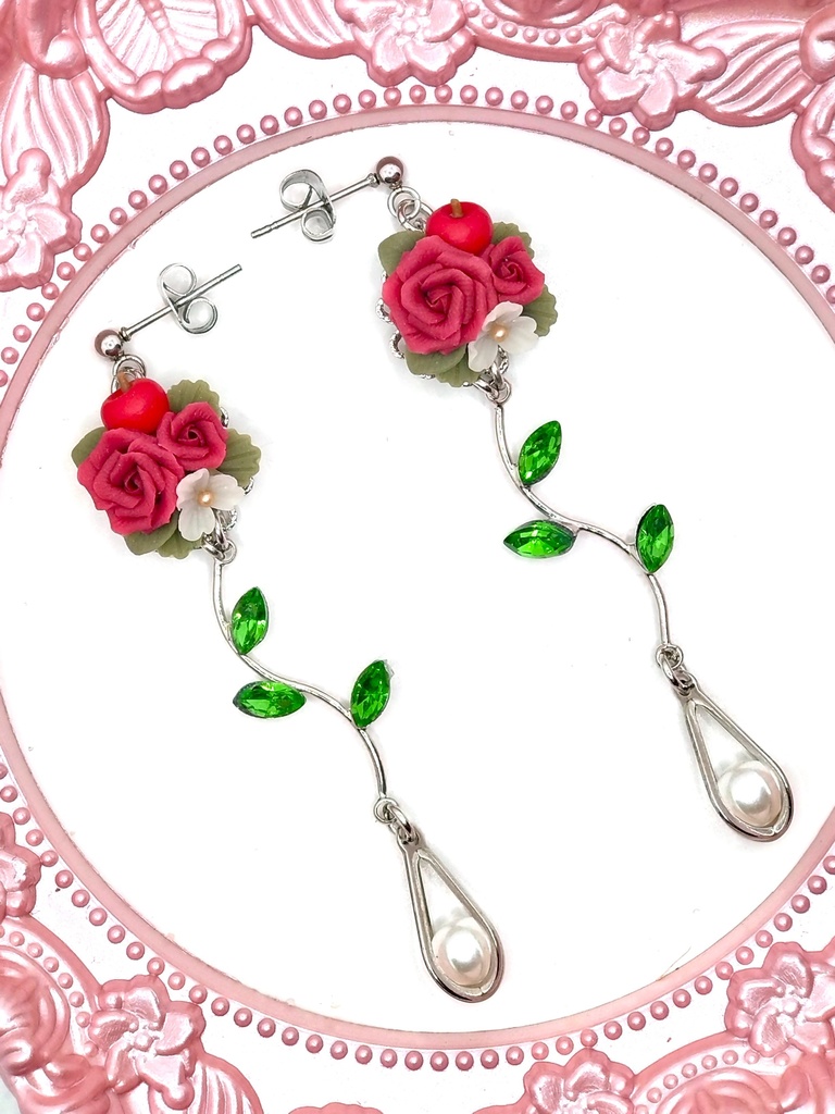 387 バラとりんごのブーケピアス(サージカルステンレス)/イヤリング/樹脂ノンホールピアス/クリップ式イヤリング(サージカルステンレス)