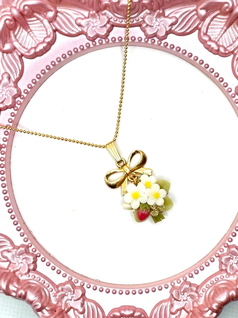 399 苺のブーケネックレス