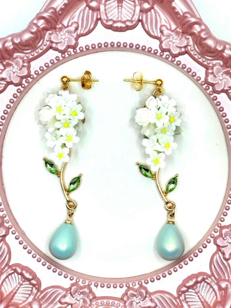 402 白桜のブーケピアス(サージカルステンレス)/イヤリング/樹脂ノンホールピアス/クリップ式イヤリング(サージカルステンレス)