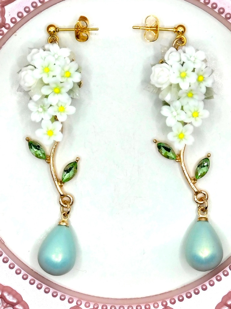 402 白桜のブーケピアス(サージカルステンレス)/イヤリング/樹脂ノンホールピアス/クリップ式イヤリング(サージカルステンレス)