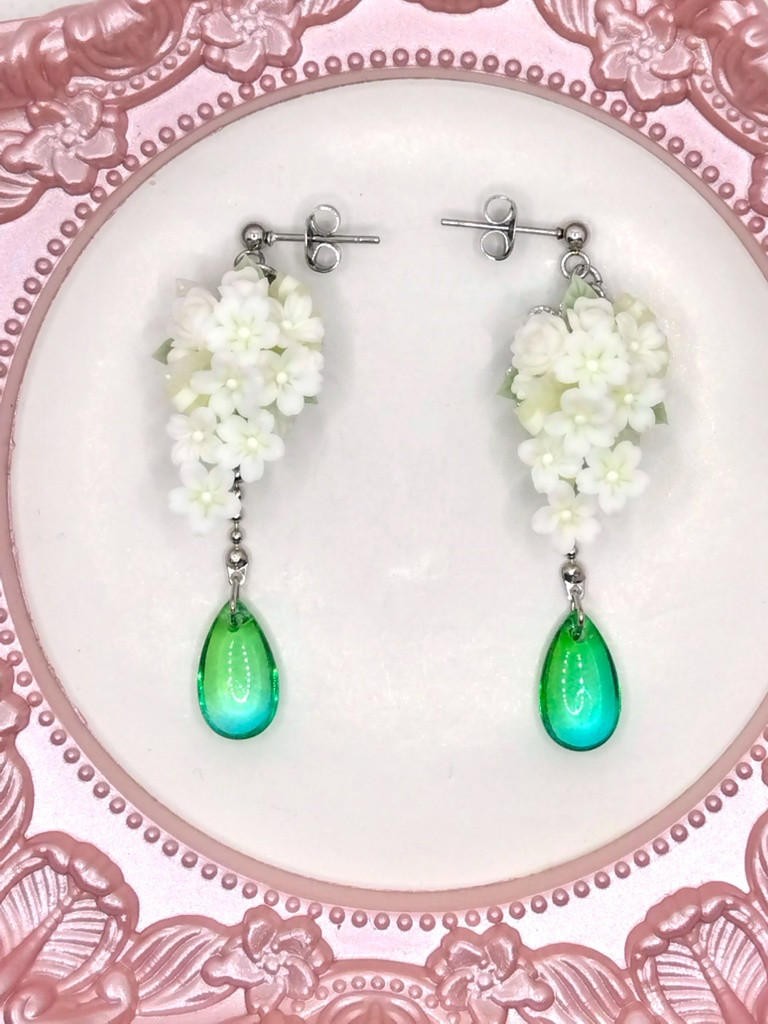 403 白桜のブーケピアス(サージカルステンレス)/イヤリング/樹脂ノンホールピアス/クリップ式イヤリング(サージカルステンレス)