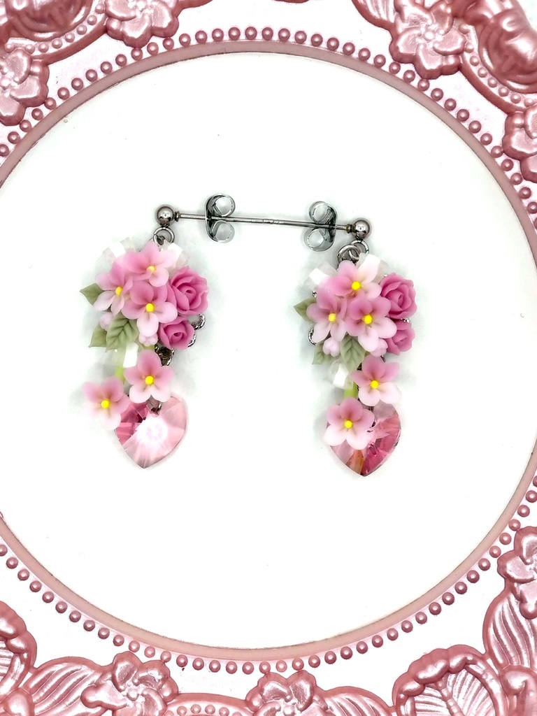 406 ピンクのすみれブーケピアス(サージカルステンレス)/イヤリング/樹脂ノンホールピアス/クリップ式イヤリング(サージカルステンレス)