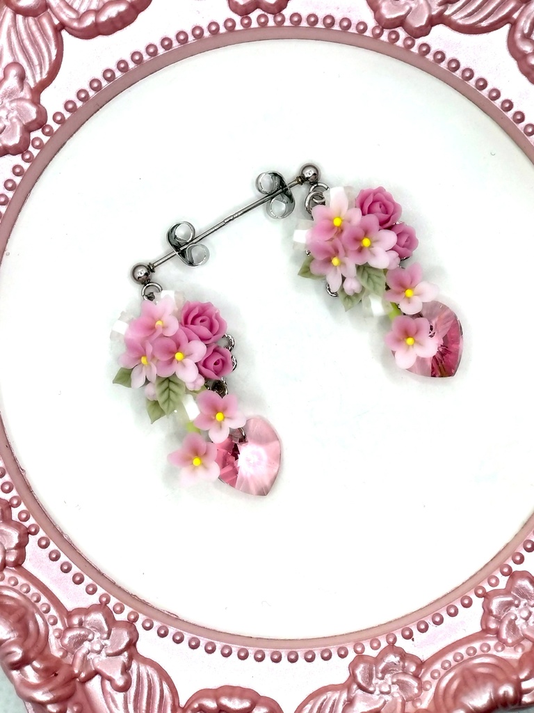406 ピンクのすみれブーケピアス(サージカルステンレス)/イヤリング/樹脂ノンホールピアス/クリップ式イヤリング(サージカルステンレス)