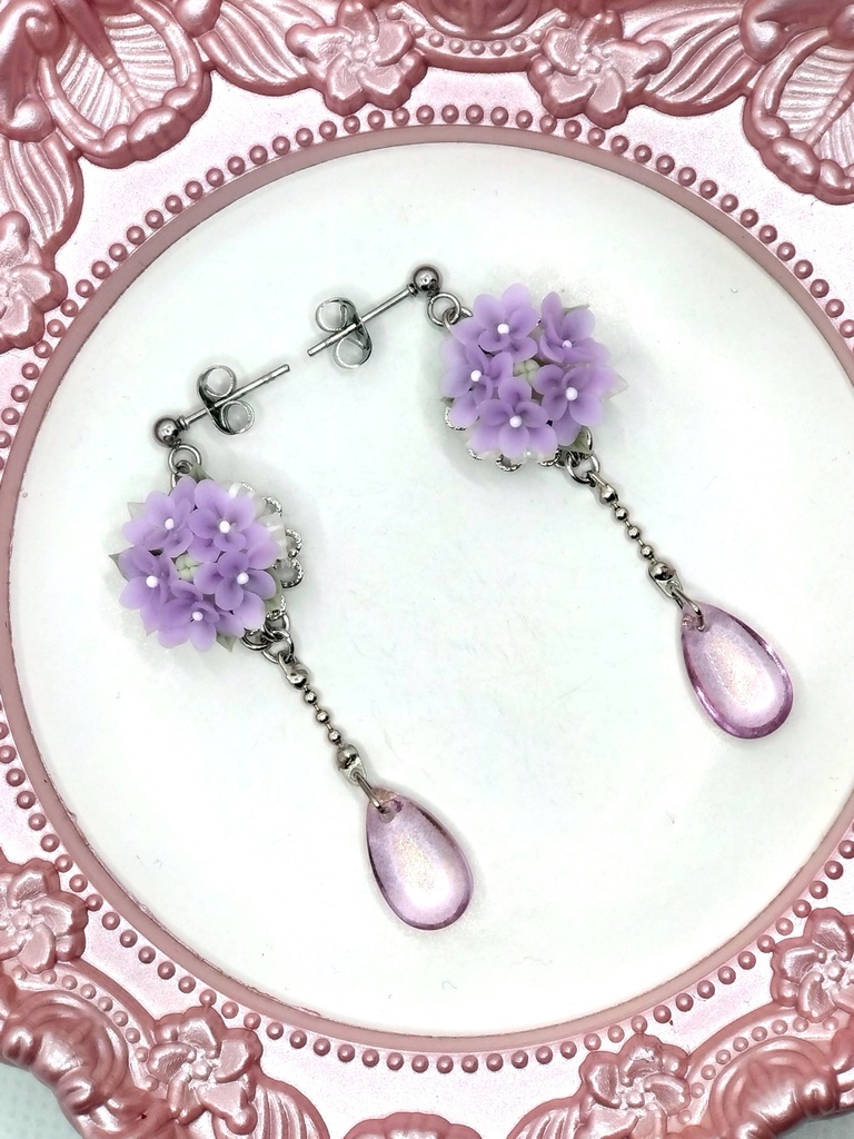 410 紫陽花(薄紫)のブーケピアス(サージカルステンレス)/イヤリング/樹脂ノンホールピアス/クリップ式イヤリング(サージカルステンレス)