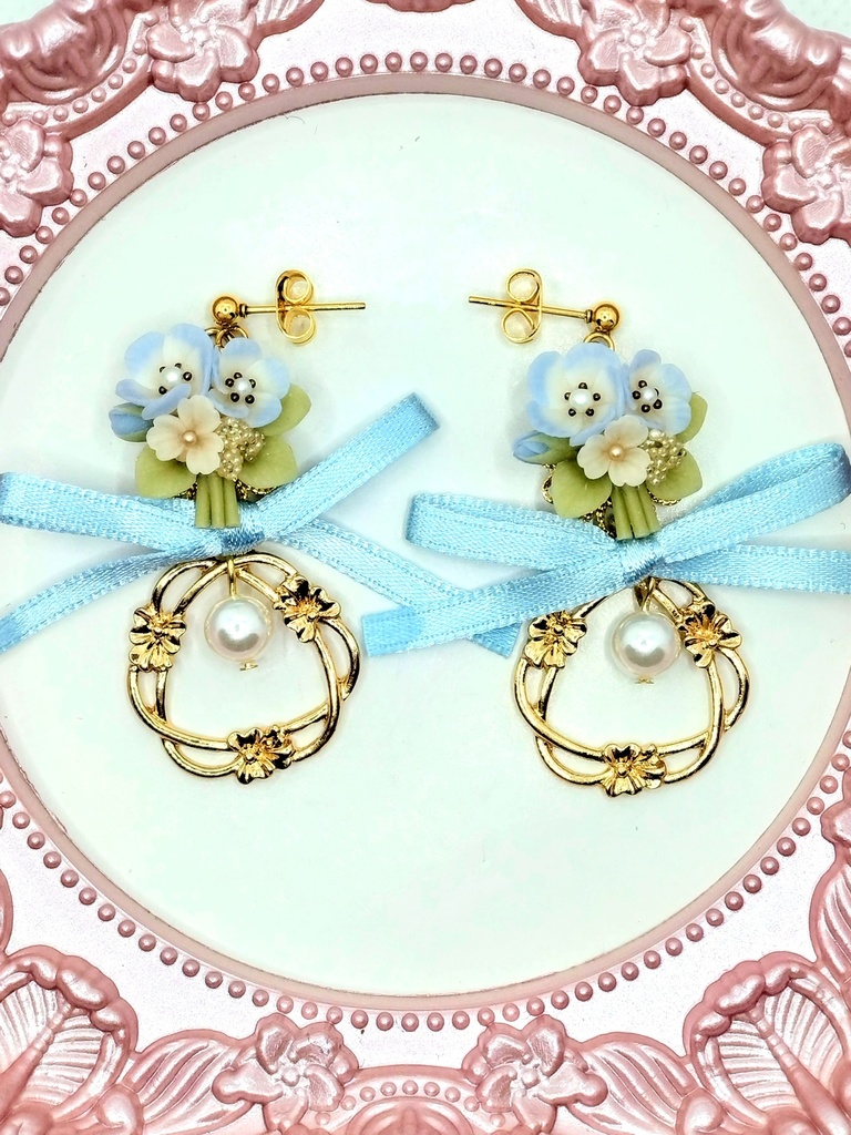 412 ネモフィラのブーケリボンピアス