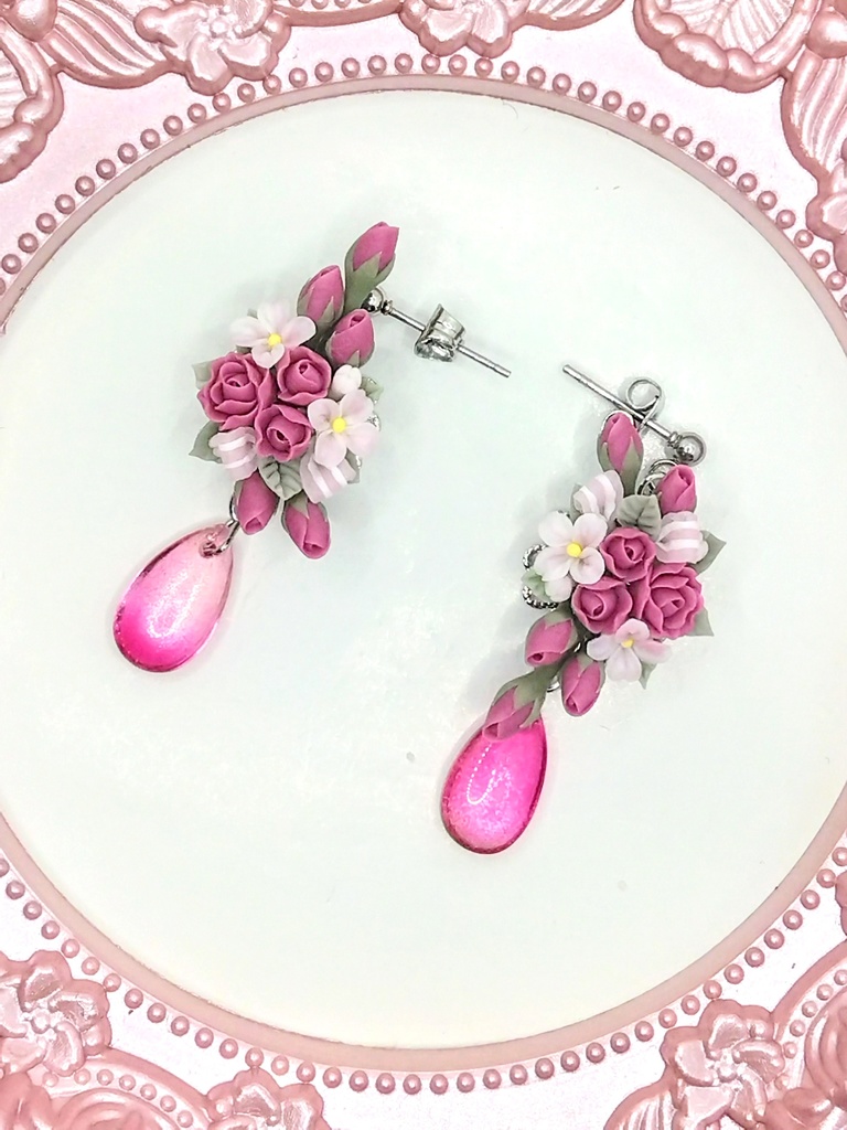 414 バラのクレッセントブーケピアス（ショート）