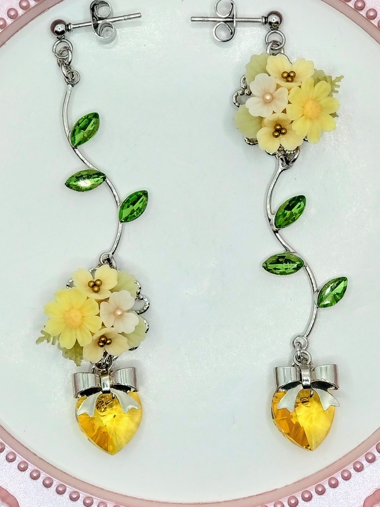 420 黄色のコスモスブーケのピアス