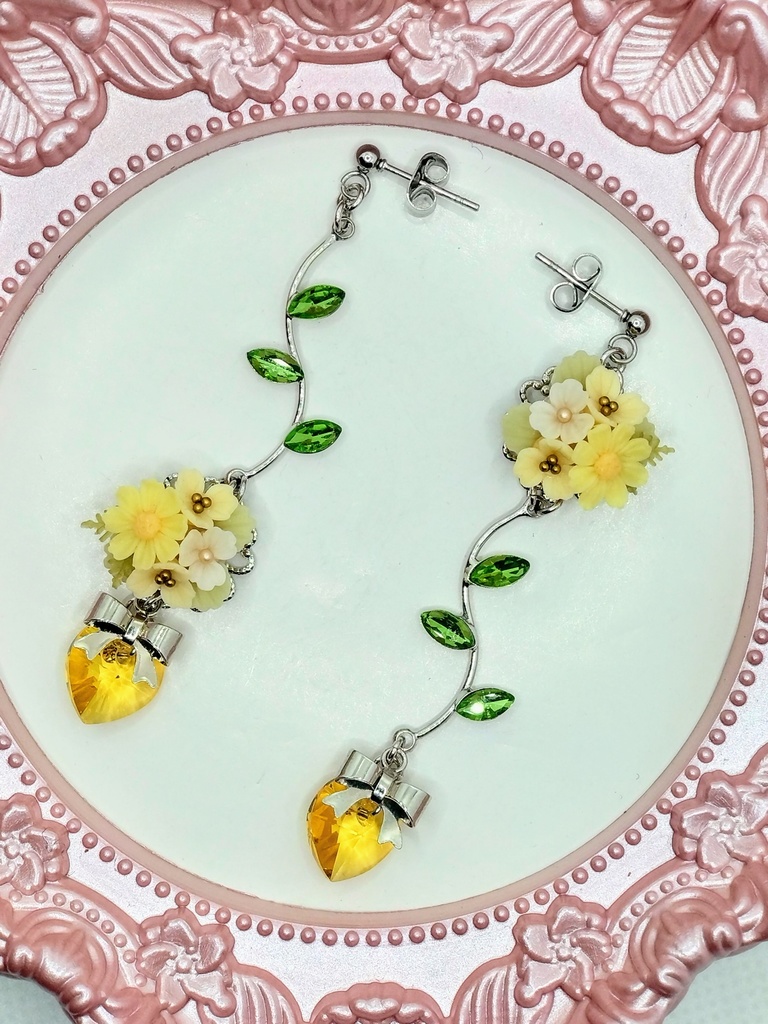 420 黄色のコスモスブーケのピアス