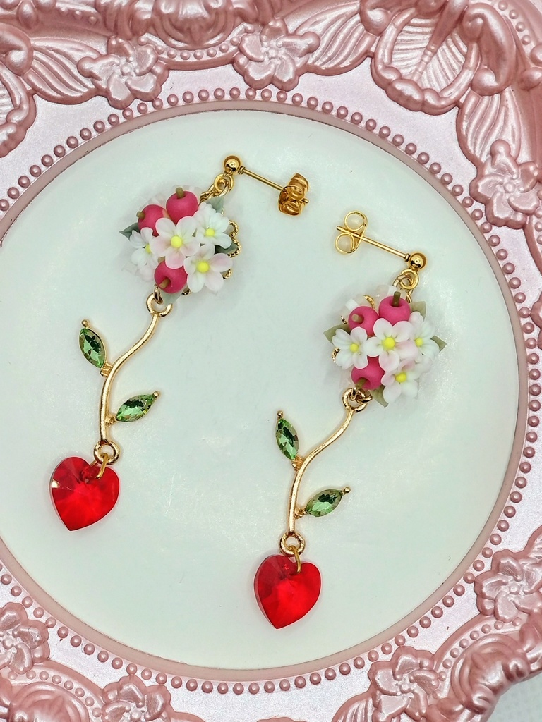 422 りんごのブーケピアス