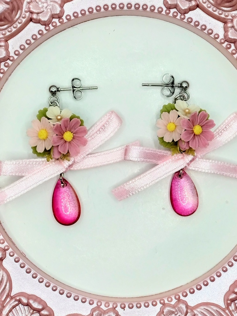 426 ピンクのコスモスブーケリボンピアス