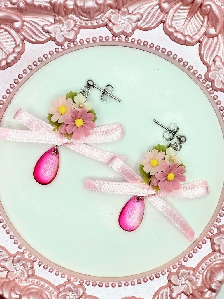 426 ピンクのコスモスブーケリボンピアス