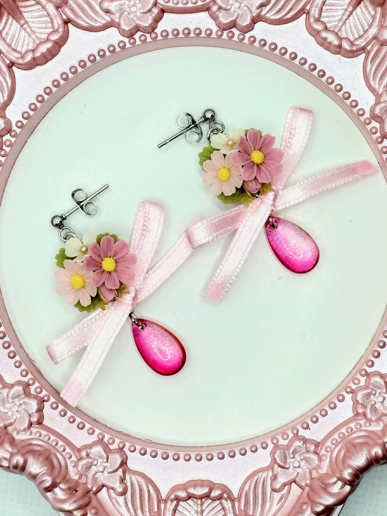 426 ピンクのコスモスブーケリボンピアス