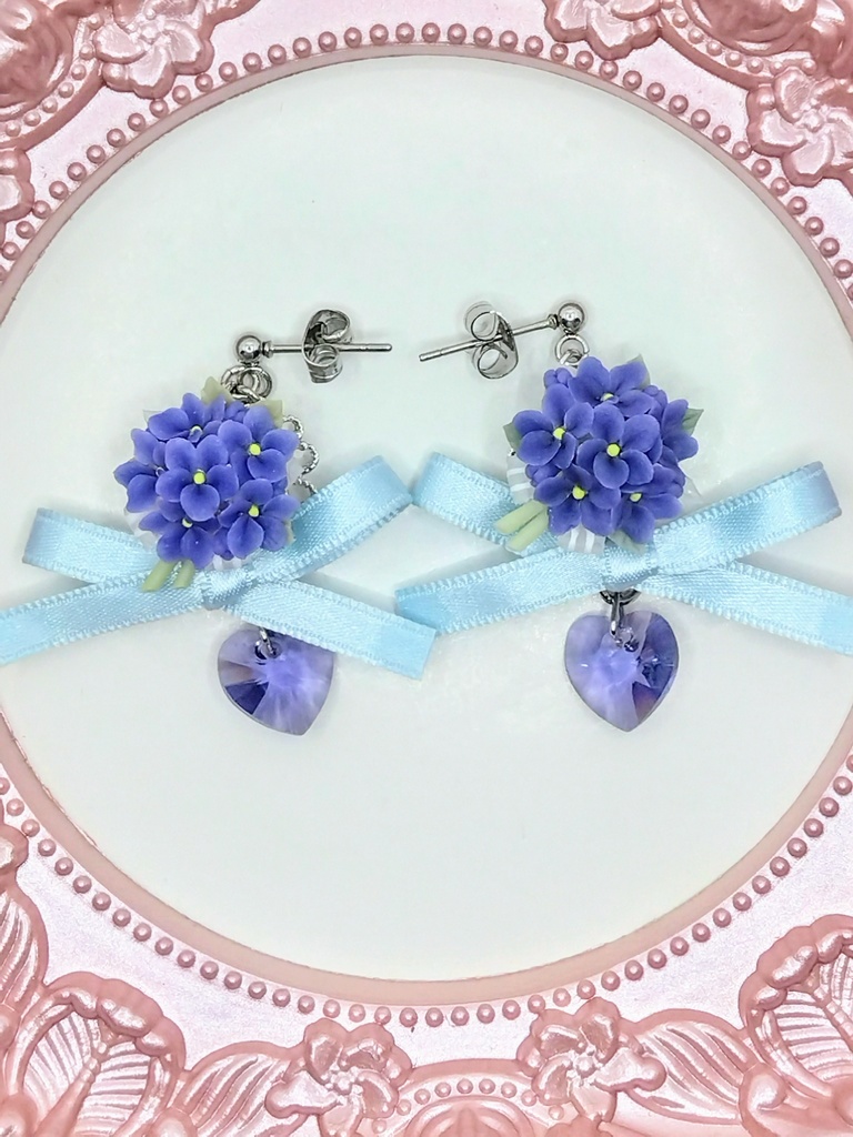 429 スミレのブーケリボンピアス
