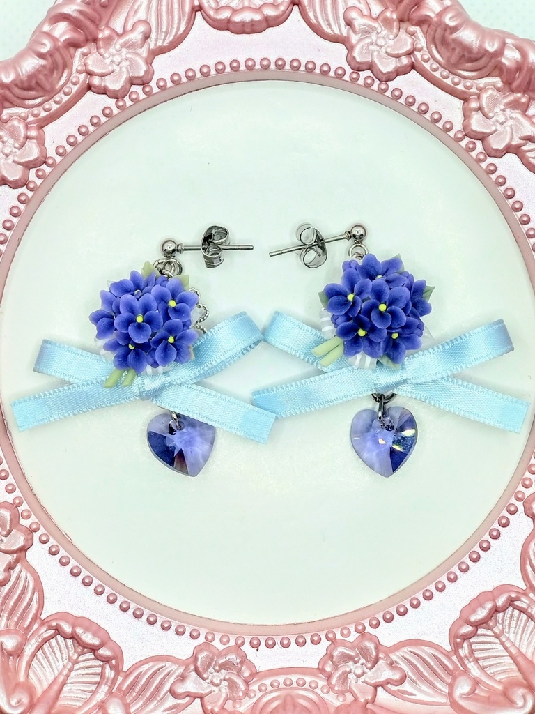 429 スミレのブーケリボンピアス