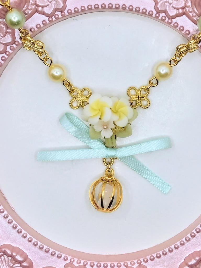 430 プルメリアのブーケネックレス(かごチャーム)