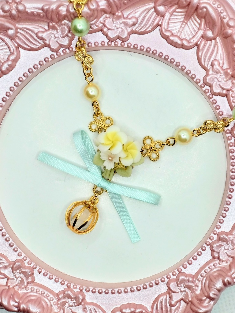 430 プルメリアのブーケネックレス（かごチャーム）