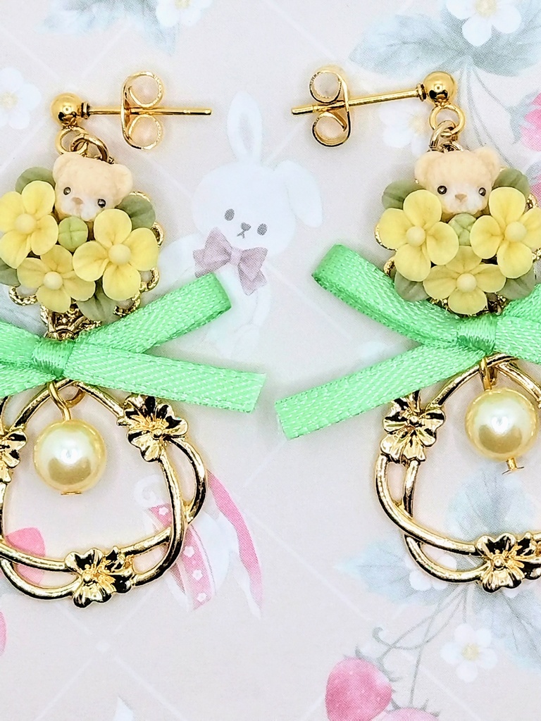 570 菜の花とちびくまちゃんブーケリボンピアス