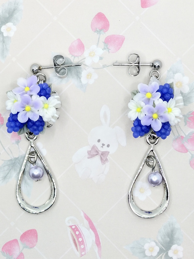 569 ぶどうのブーケピアス