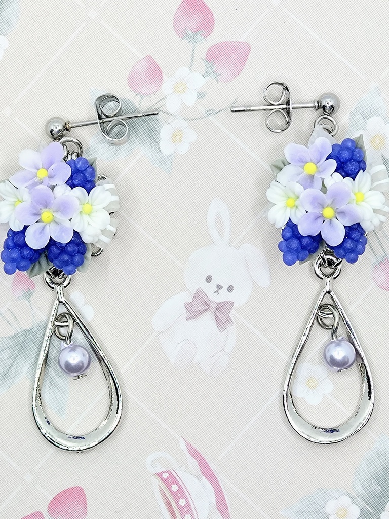 569 ぶどうのブーケピアス