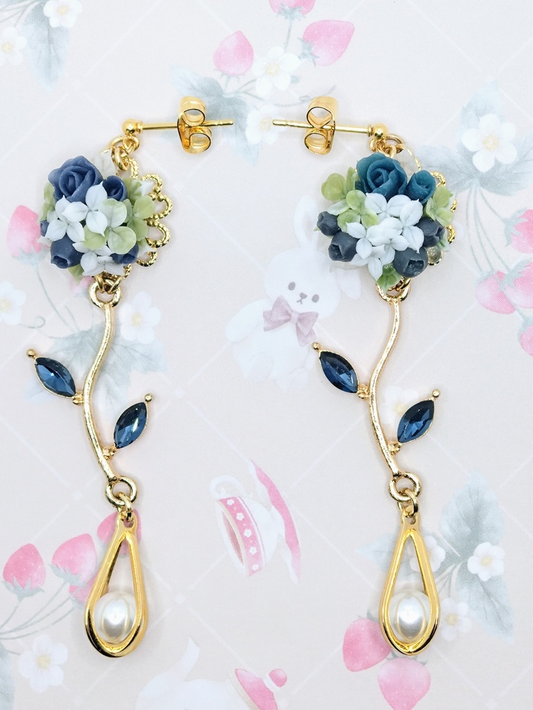 559 ブルーベリーのブーケピアス