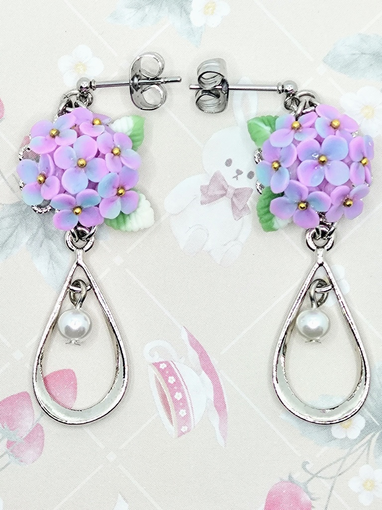 555 紫陽花のブーケピアス